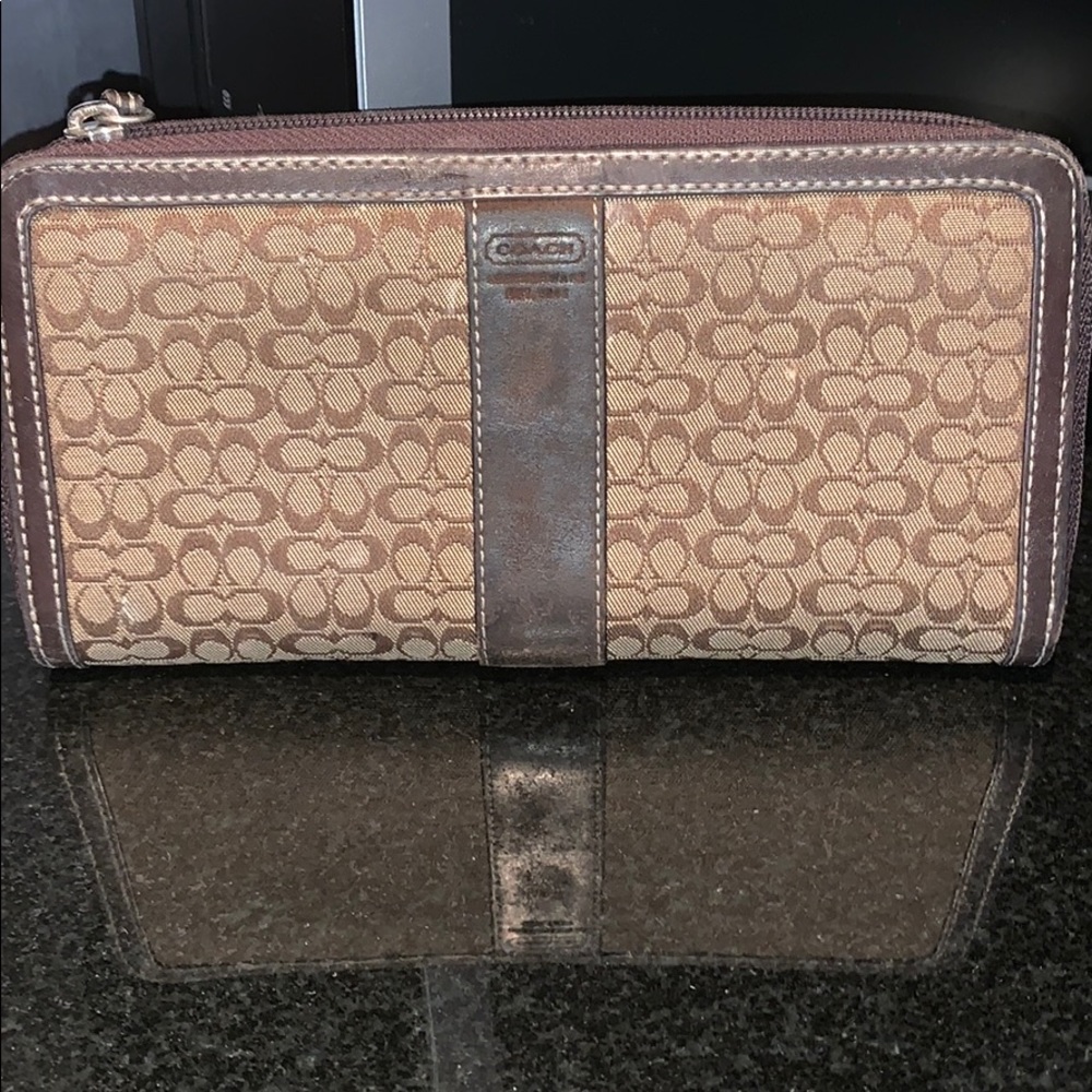 Canvas & leather Coach zip-around wallet 👝👝👝